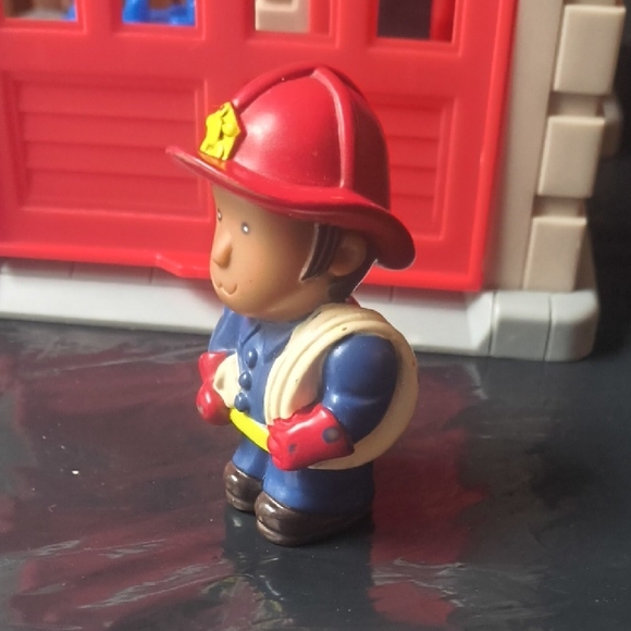 Fire Department + Garage + Character Hap-P-Kid Playset - Picture 10 of 10